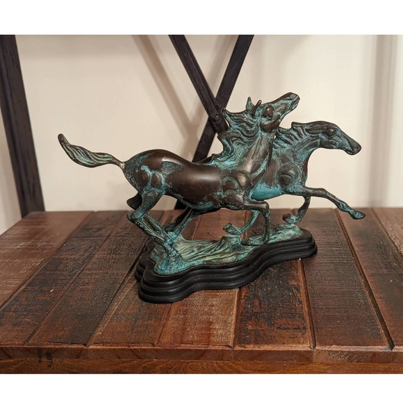 Heavy Sculpture - Running Horses